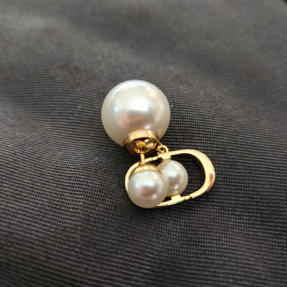 Like New Dior Tribales Earrings Gold-Finish Metal and White Resin Pearls - Picture 5 of 5